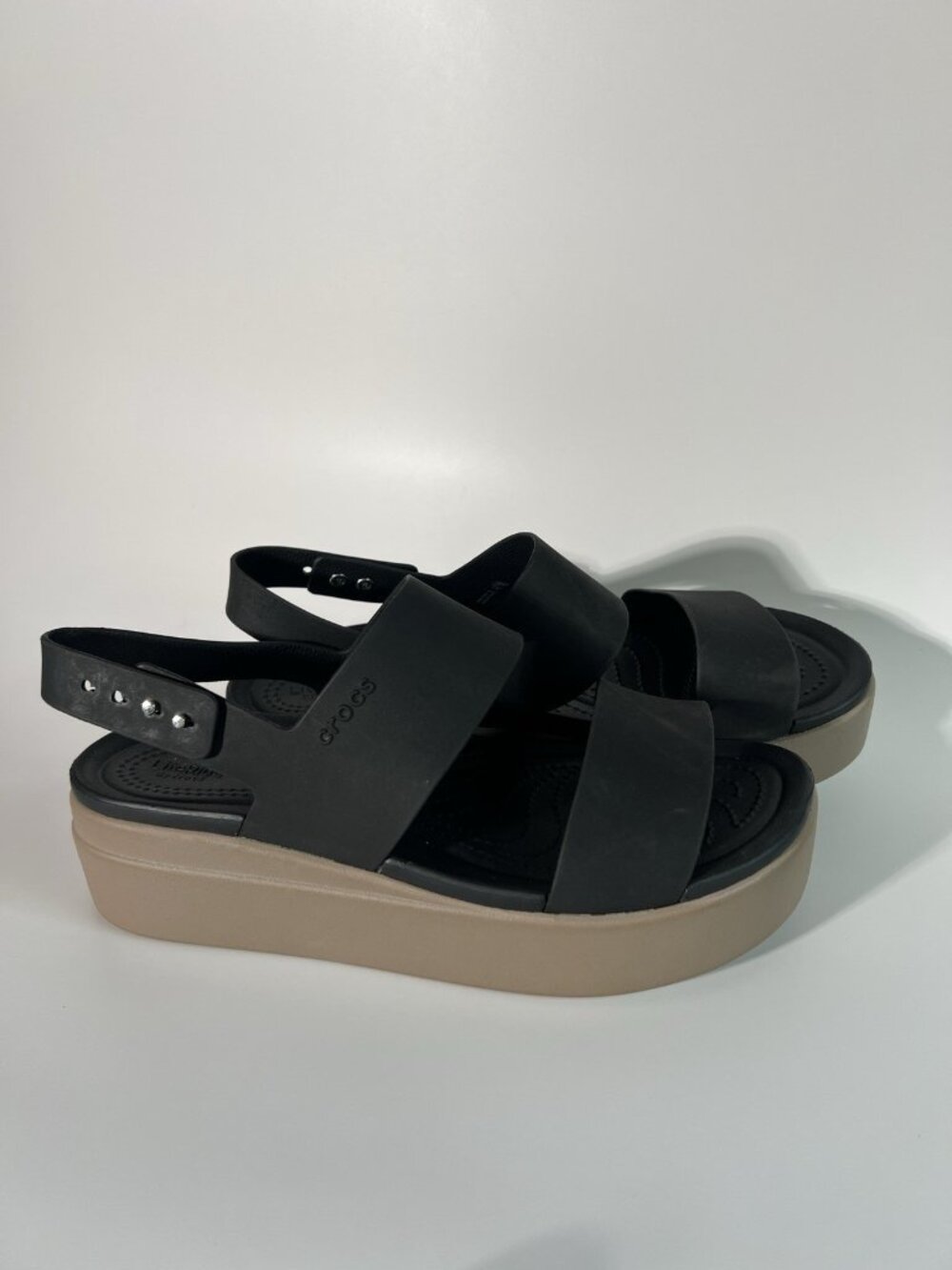 Women's Crocs LiteRide Brooklyn Low Wedge Platform Sandals Size 10 Black Beige - Picture 9 of 12
